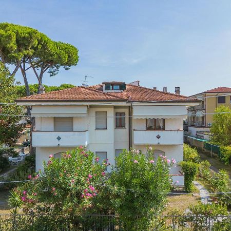 Apartment Dei Fiori By Interhome Lido di Camaiore Kültér fotó