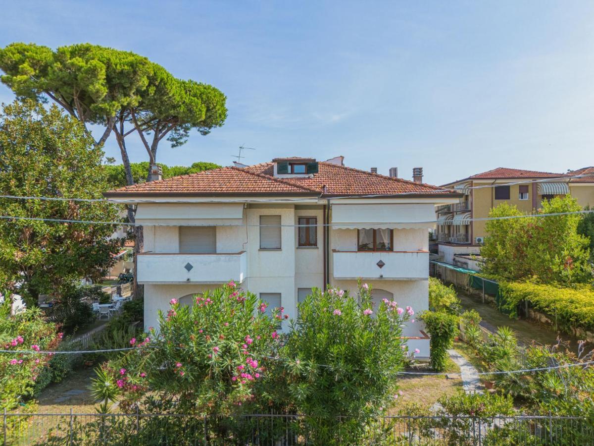 Apartment Dei Fiori By Interhome Lido di Camaiore Kültér fotó